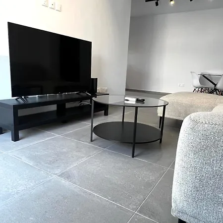 The Minimal Nest *