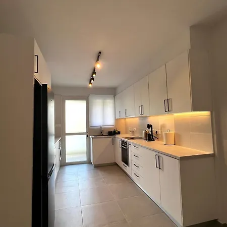 The Minimal Nest Apartment *